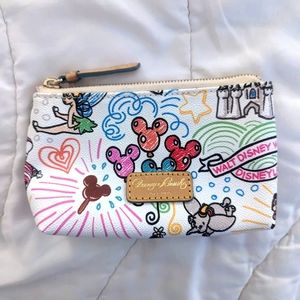 🫶Dooney and Bourke Disney Sketch Cosmetic Case